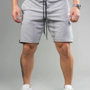 Bermuda básica masculina MOLDES SOLÍS, fresca y versátil, en telas deportivas o rígidas. Ideal para uso diario, playa y actividades deportivas.