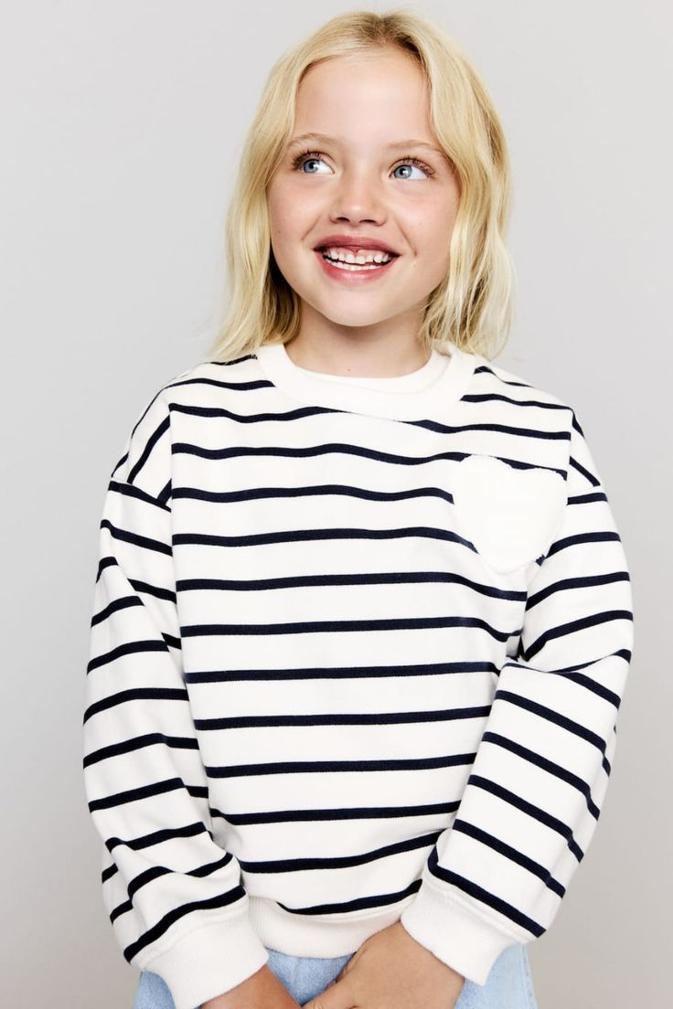 Suéter infantil cuello redondo MOLDES SOLÍS en punto, tela brush y algodón elástico, ideal para todas las temporadas y tallas de la 2 a la 12.